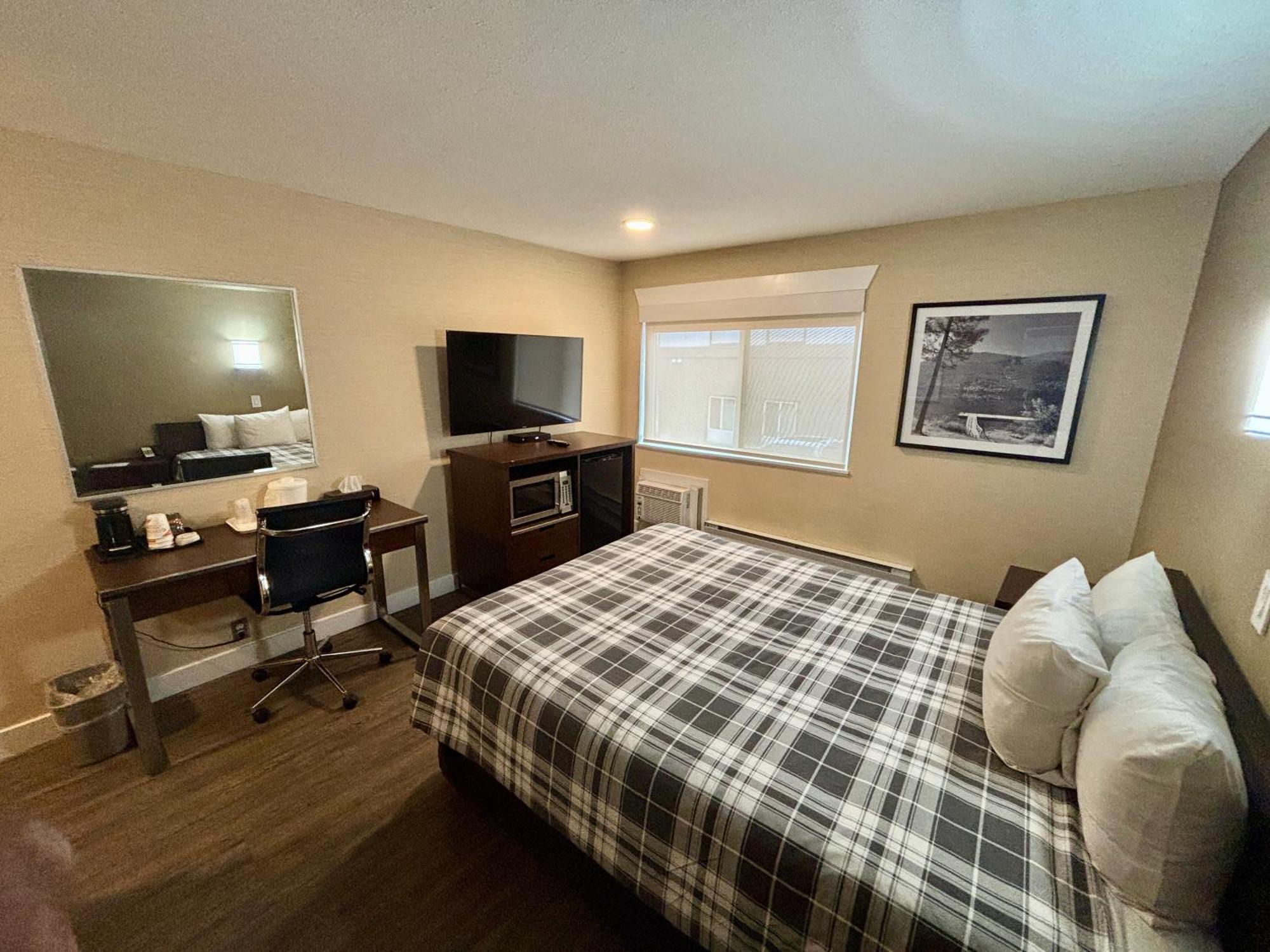 Rodeway Inn & Suites Kamloops Eksteriør bilde
