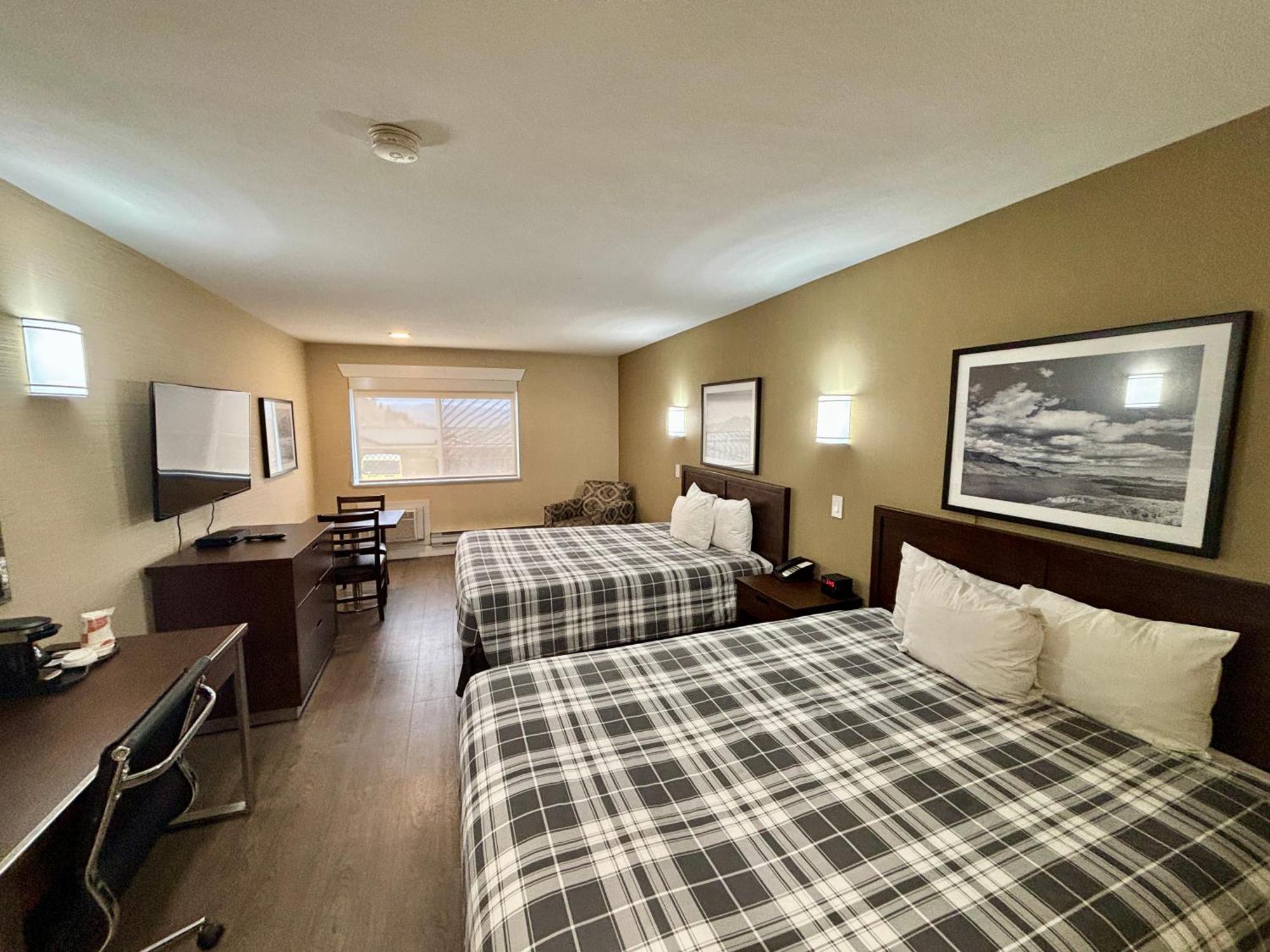 Rodeway Inn & Suites Kamloops Eksteriør bilde
