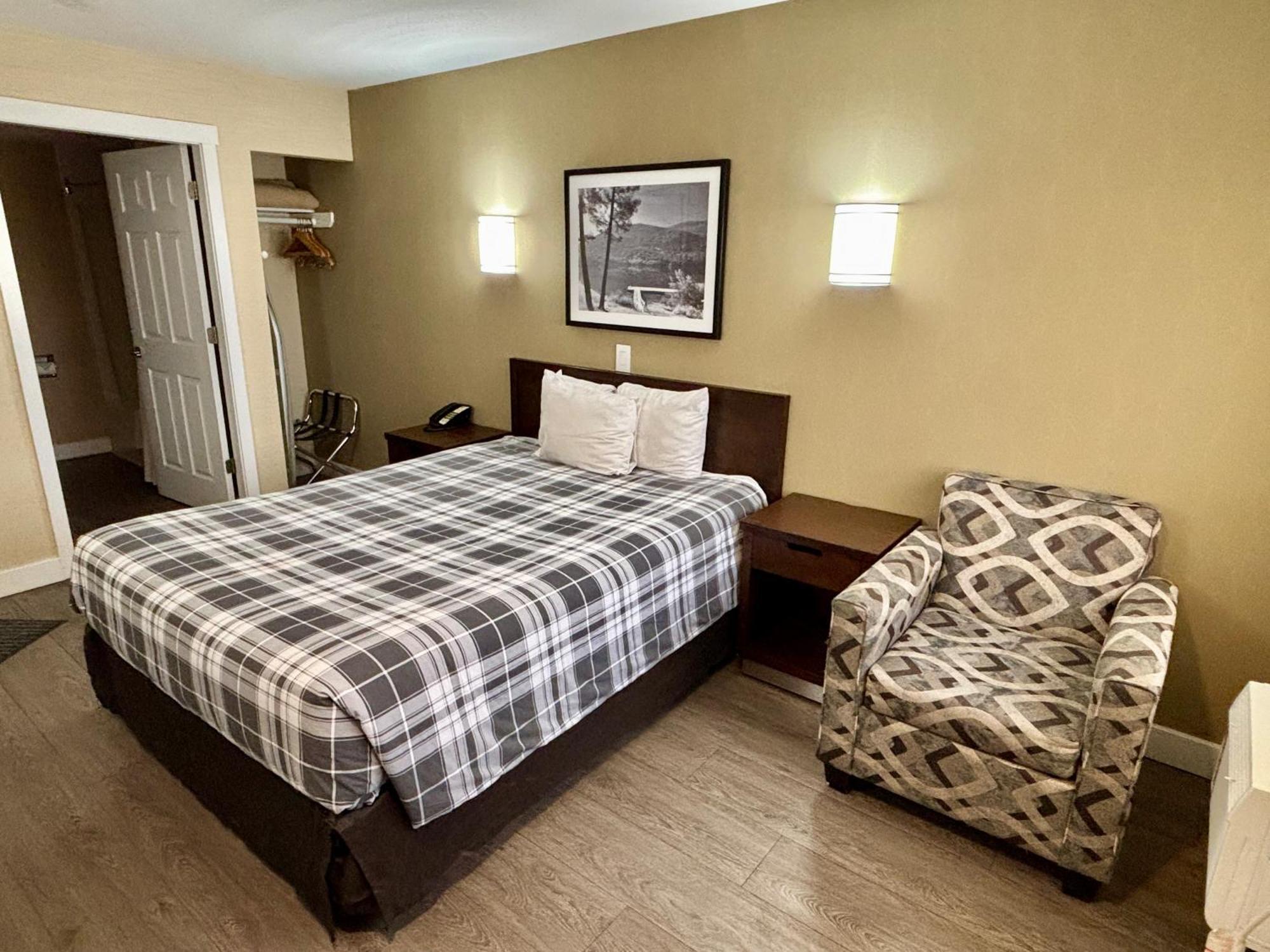 Rodeway Inn & Suites Kamloops Eksteriør bilde