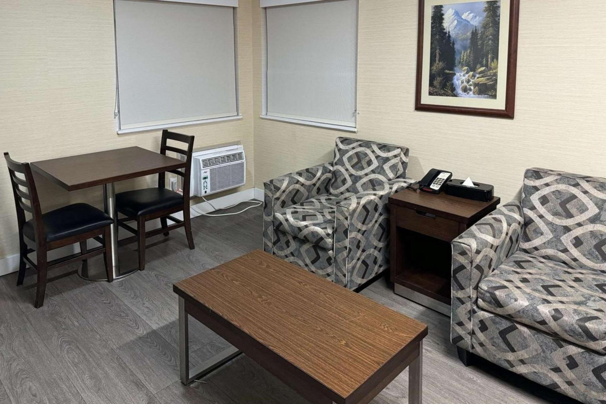 Rodeway Inn & Suites Kamloops Eksteriør bilde