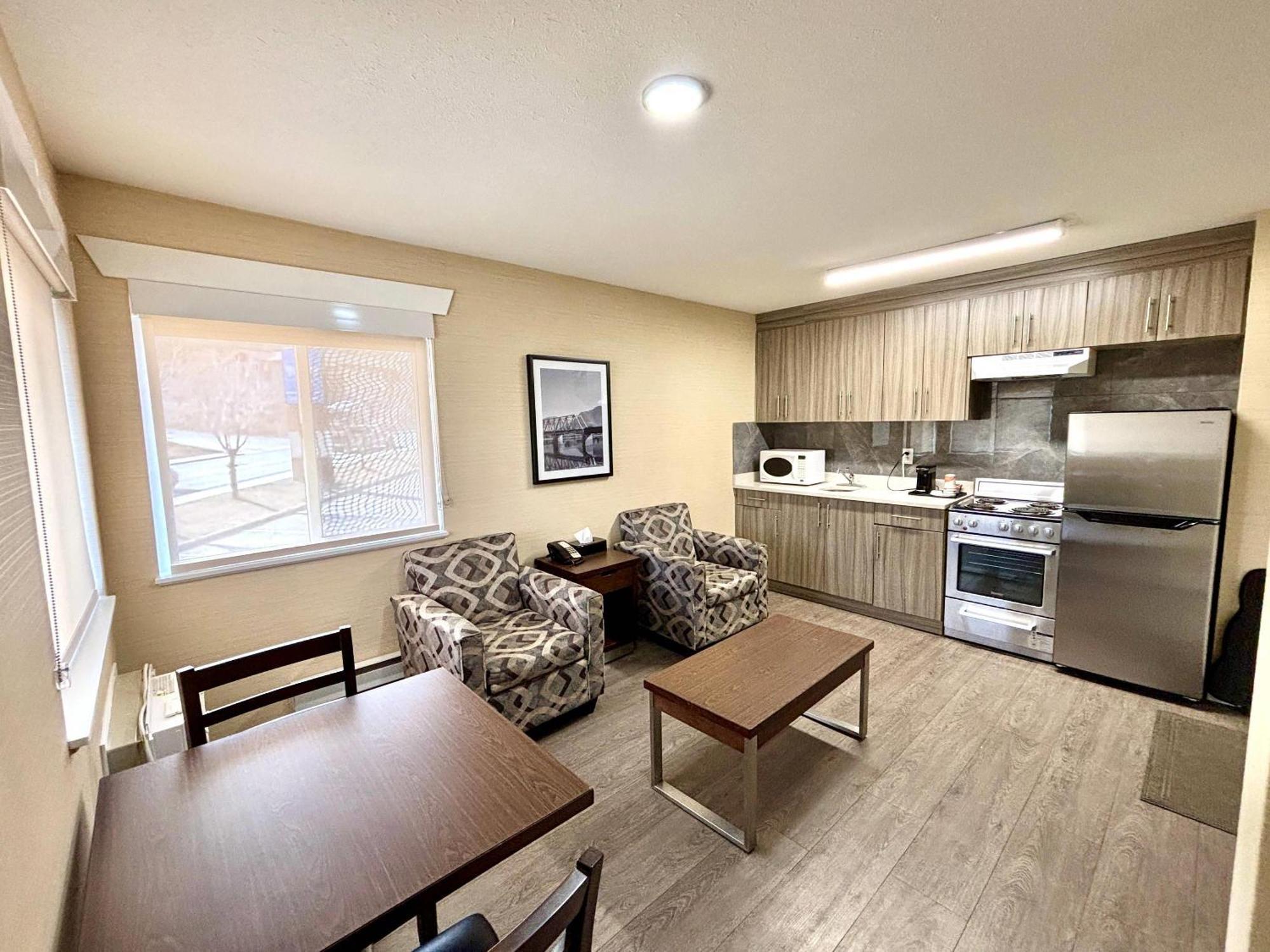 Rodeway Inn & Suites Kamloops Eksteriør bilde
