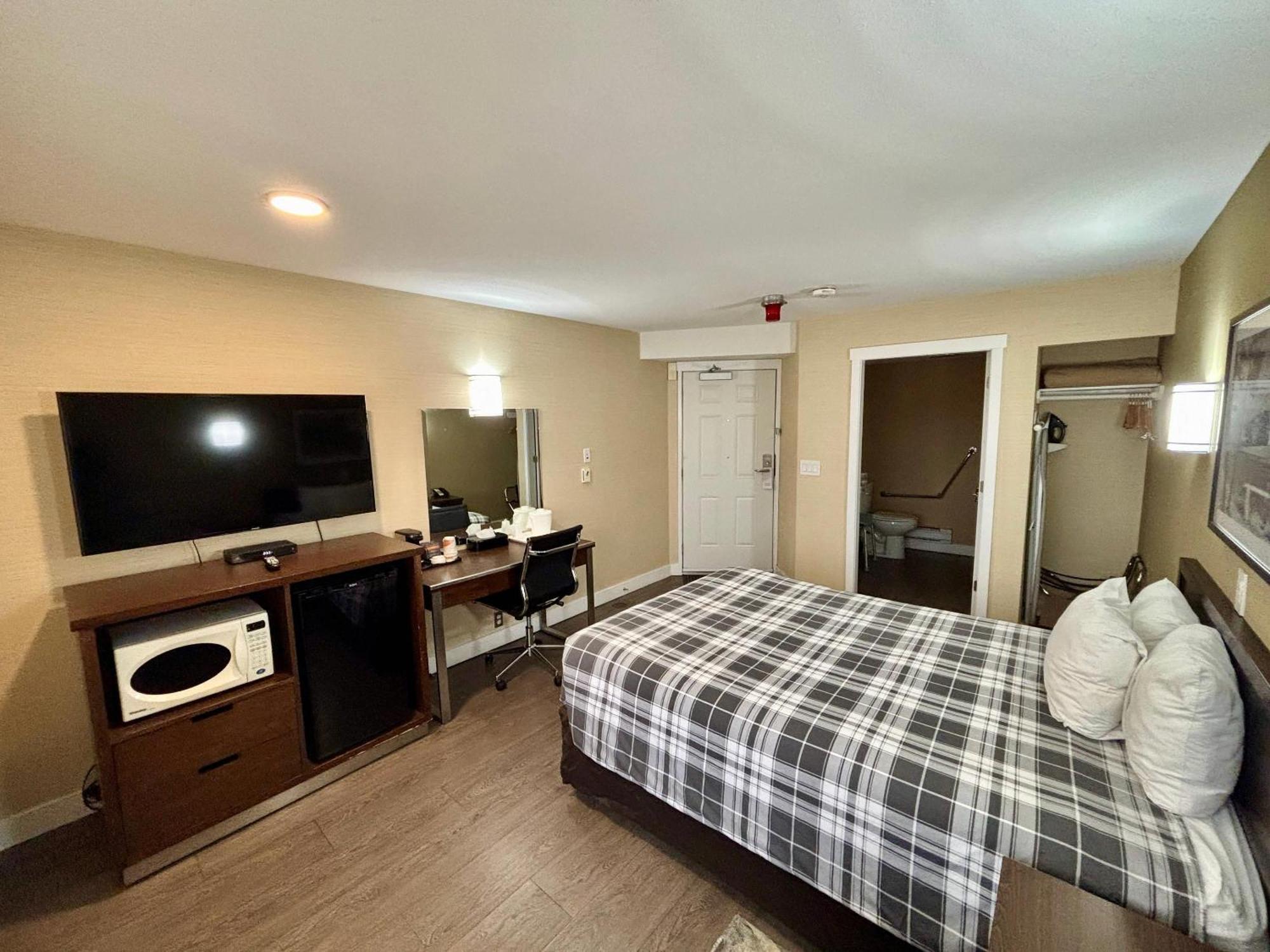 Rodeway Inn & Suites Kamloops Eksteriør bilde