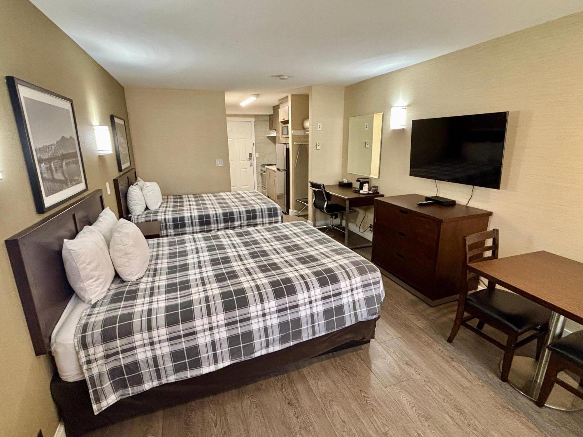 Rodeway Inn & Suites Kamloops Eksteriør bilde